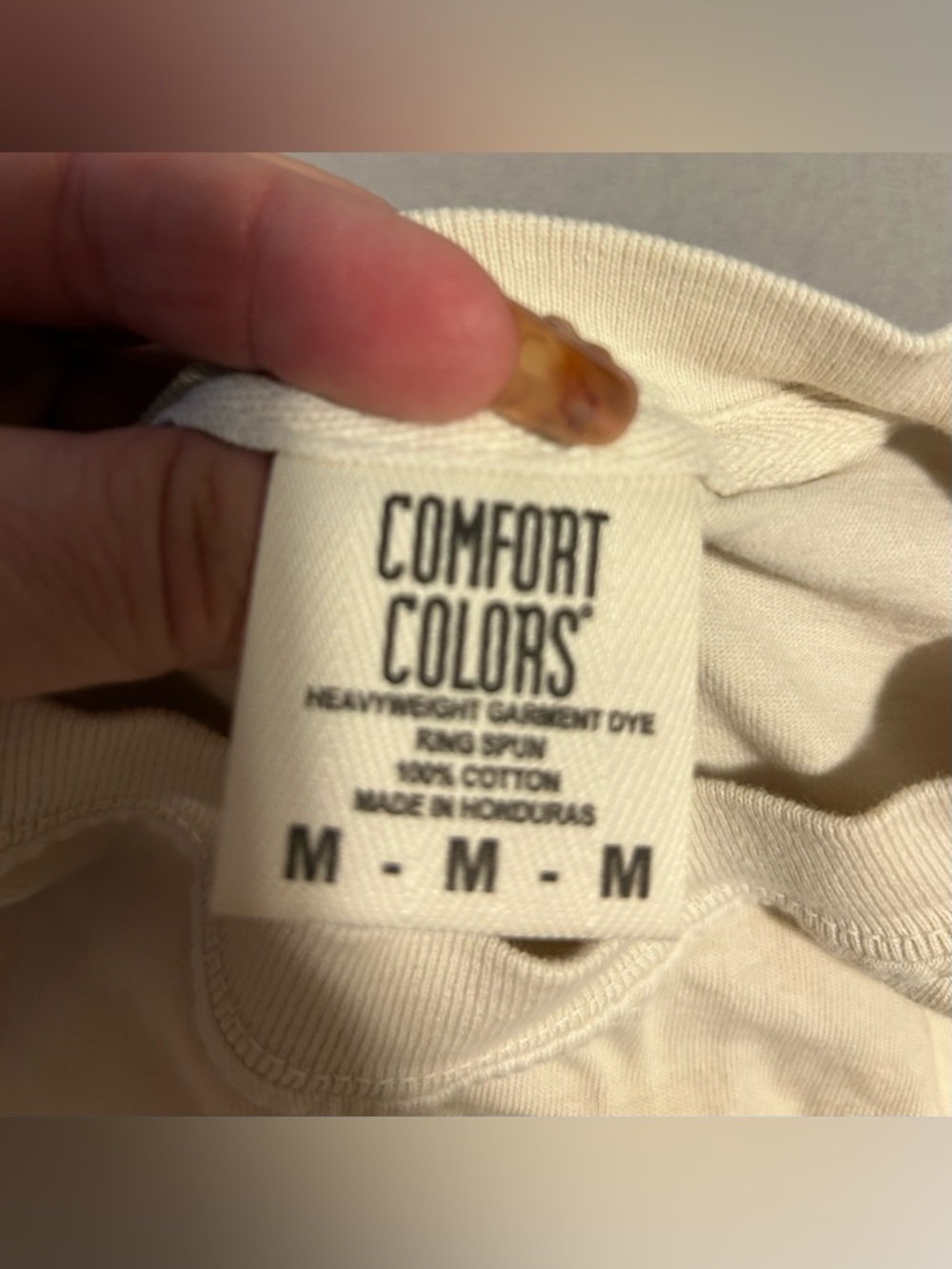 Gildan Cream Crew Neck Tee with Printed Care Label- size s/m - Picture 3 of 4